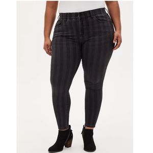 Torrid Bombshell Skinny Jeans Size 16